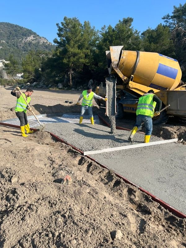 Saha betonu döküm çalışması