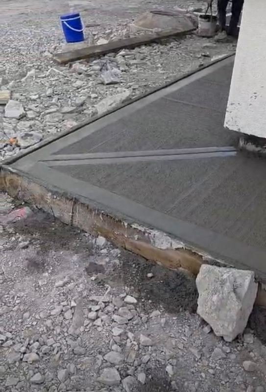 Saha ve zemin betonu dökümü